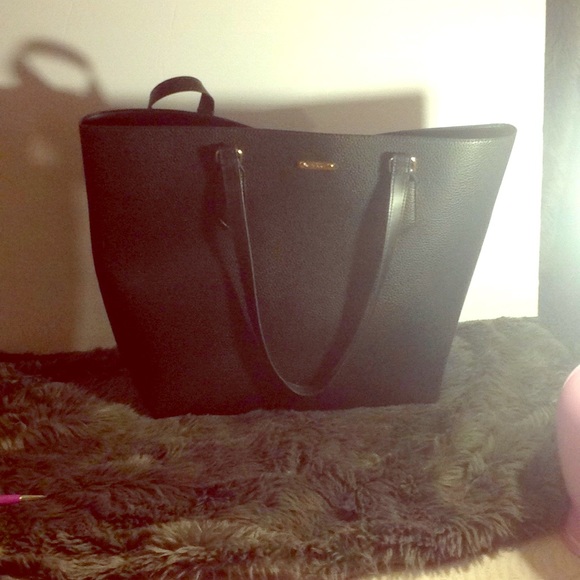 White House Black Market Handbags - WHITE HOUSE BLACK MARKET NWOT!!!